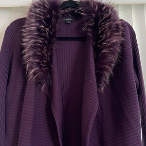 Alfani Faux Fur longline Purple Sweater Removable Collar.
Long sleeve
Sz L